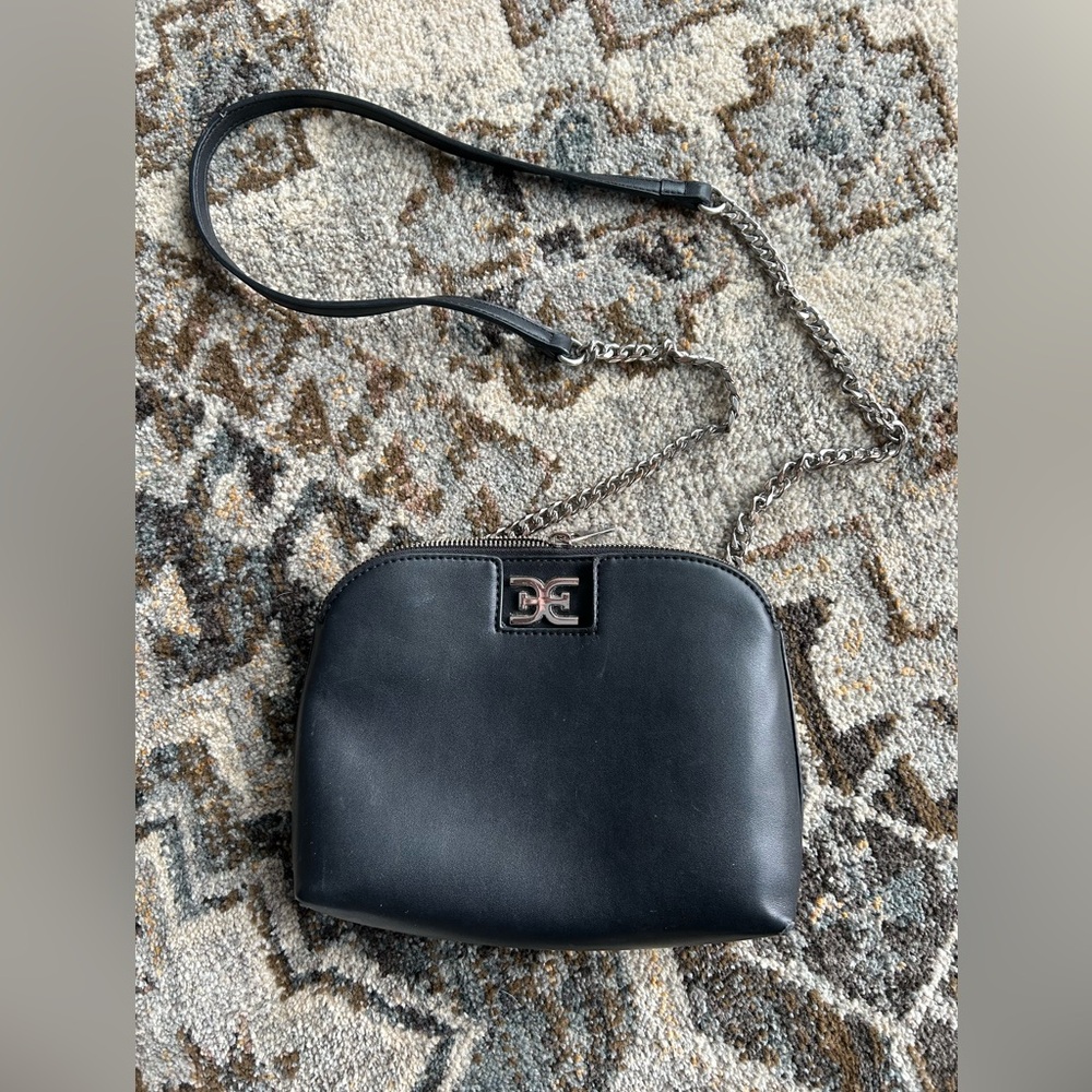 Sam Edelman Elegant Black Leather Crossbody Bag with Many Pockets! Chain Strap